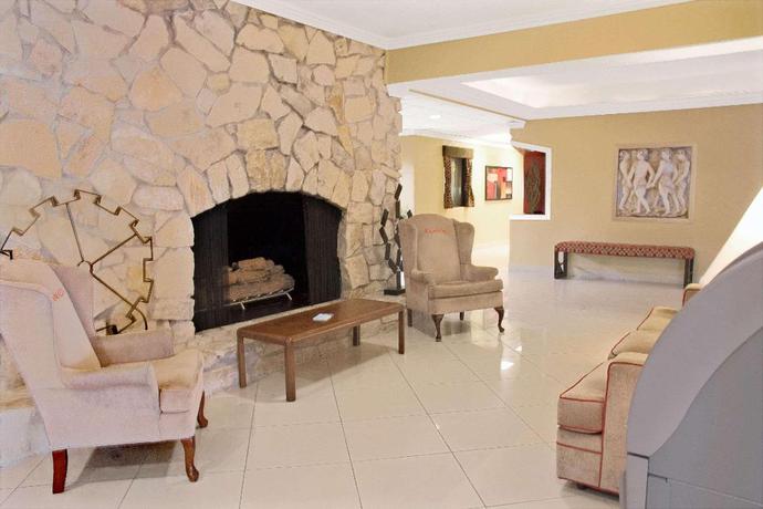 Imagen de los interiores del Hotel Ramada by Wyndham Houston Intercontinental Airport East, Humble. Foto 12