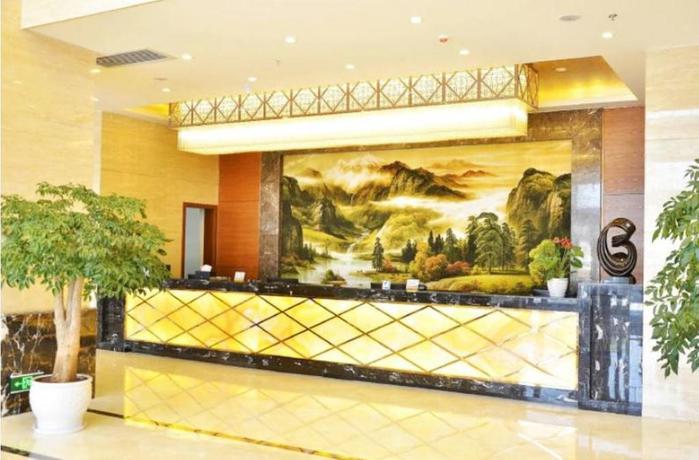 Imagen de los interiores del Hotel Ramada by Wyndham Huize. Foto 11