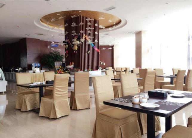 Imagen del bar/restaurante del Hotel Ramada by Wyndham Huize. Foto 3