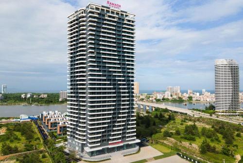 Imagen general del Hotel Ramada by Wyndham Huizhou Double Moon Bay. Foto 11