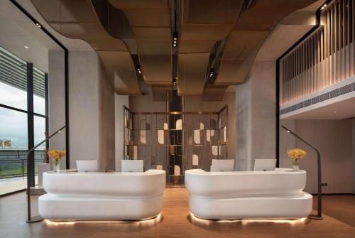 Imagen general del Hotel Ramada by Wyndham Huizhou Double Moon Bay. Foto 2