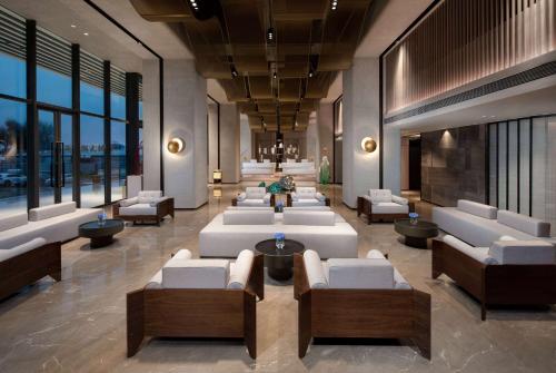 Imagen general del Hotel Ramada by Wyndham Huizhou Double Moon Bay. Foto 4