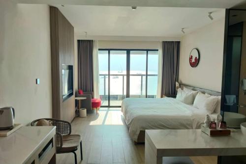 Imagen de la habitación del Hotel Ramada by Wyndham Huizhou Double Moon Bay. Foto 15