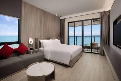 Imagen de la habitación del Hotel Ramada by Wyndham Huizhou Double Moon Bay. Foto 18