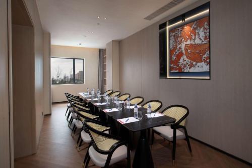 Imagen general del Hotel Ramada by Wyndham Huizhou Double Moon Bay. Foto 8