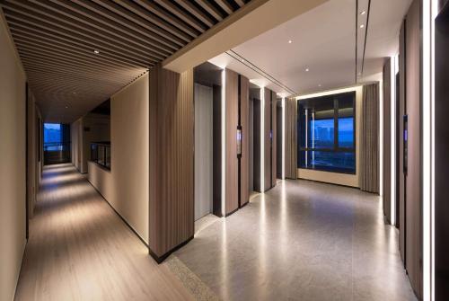 Imagen general del Hotel Ramada by Wyndham Huizhou Double Moon Bay. Foto 9