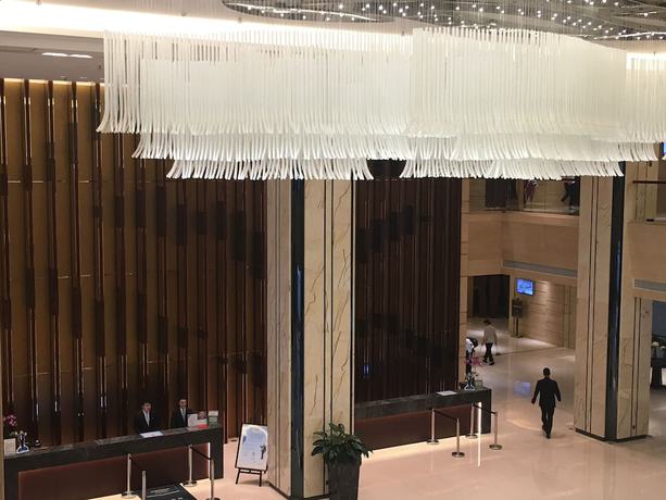 Imagen de los interiores del Hotel Ramada by Wyndham Huizhou South. Foto 19