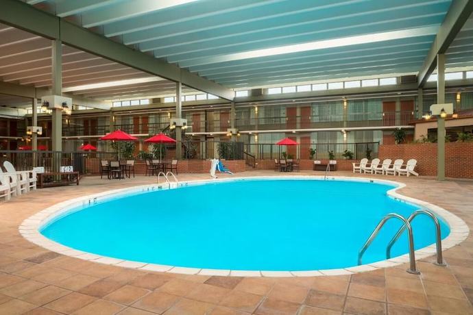 Imagen de la piscina del Hotel Ramada by Wyndham Indiana. Foto 13