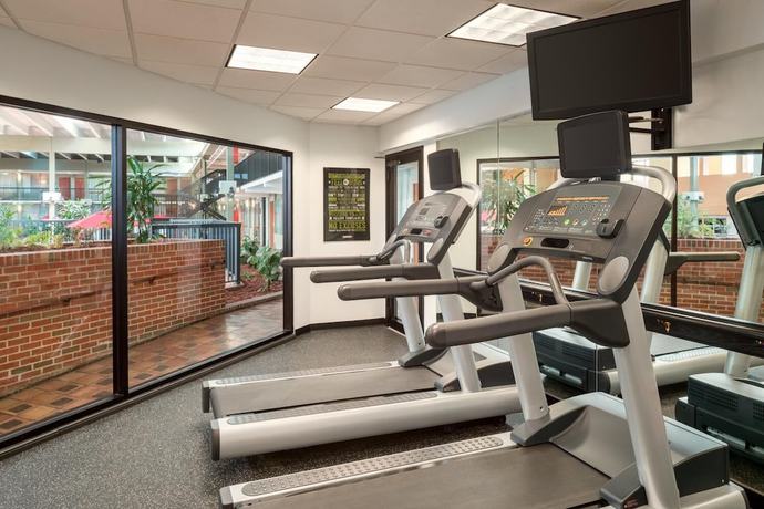 Imagen de los interiores del Hotel Ramada by Wyndham Indiana. Foto 8