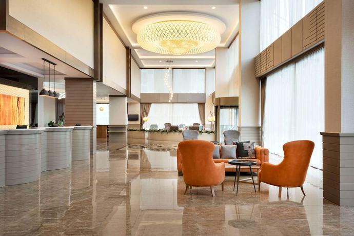 Imagen de los interiores del Hotel Ramada by Wyndham Iskenderun. Foto 18