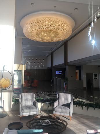Imagen de los interiores del Hotel Ramada by Wyndham Iskenderun. Foto 20