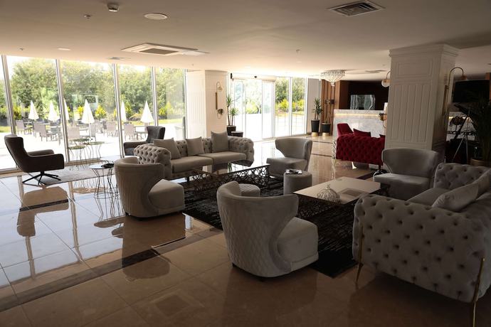 Imagen de los interiores del Hotel Ramada by Wyndham Istanbul Sile. Foto 12