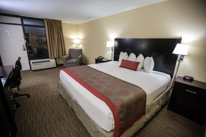 Imagen de la habitación del Hotel Ramada by Wyndham Jacksonville Hotel & Conference Center. Foto 13