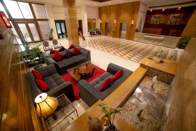 Imagen de los interiores del Hotel Ramada by Wyndham Jaipur Jaisinghpura. Foto 20