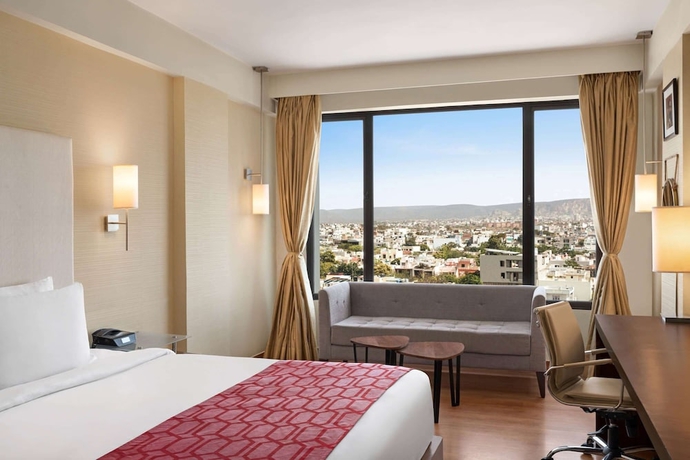 Imagen de la habitación del Hotel Ramada by Wyndham Jaipur North. Foto 11