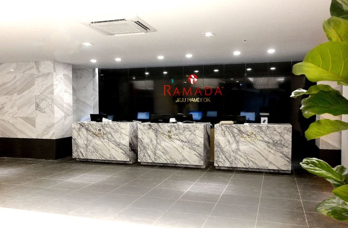 Imagen de los interiores del Hotel Ramada by Wyndham Jeju Hamdeok. Foto 20