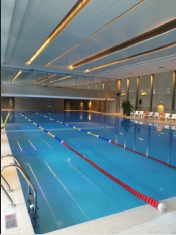 Imagen de la piscina del Hotel Ramada by Wyndham Jinan. Foto 18