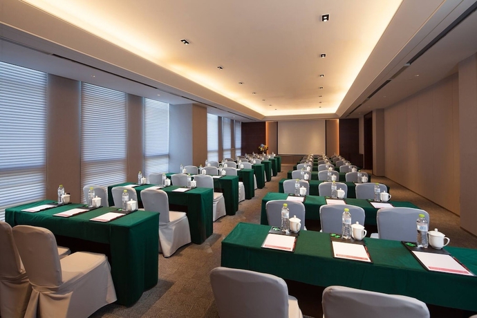 Imagen de los interiores del Hotel Ramada by Wyndham Jinan. Foto 16