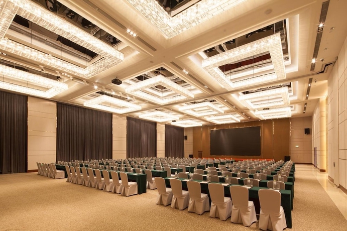 Imagen de los interiores del Hotel Ramada by Wyndham Jinan. Foto 17