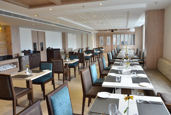 Imagen del bar/restaurante del Hotel Ramada by Wyndham Kasauli. Foto 4