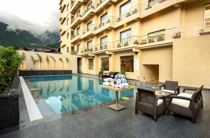 Imagen de la piscina del Hotel Ramada by Wyndham Katra Station Road. Foto 19
