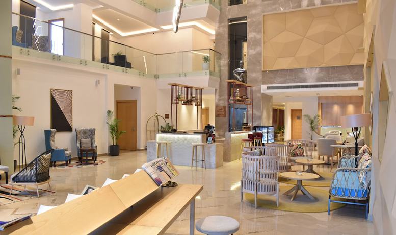 Imagen de los interiores del Hotel Ramada by Wyndham Katra Station Road. Foto 17