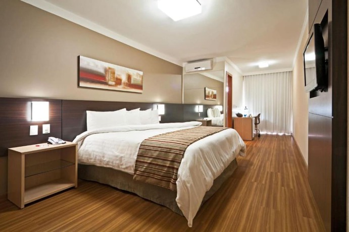 Imagen de la habitación del Hotel Ramada by Wyndham Lagoa Santa INTL Airport Belo Horizonte. Foto 4