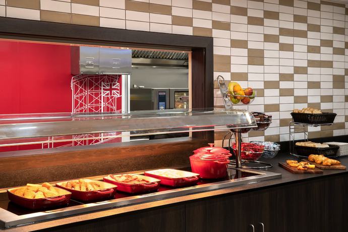 Imagen del bar/restaurante del Hotel Ramada by Wyndham Leeds East. Foto 3