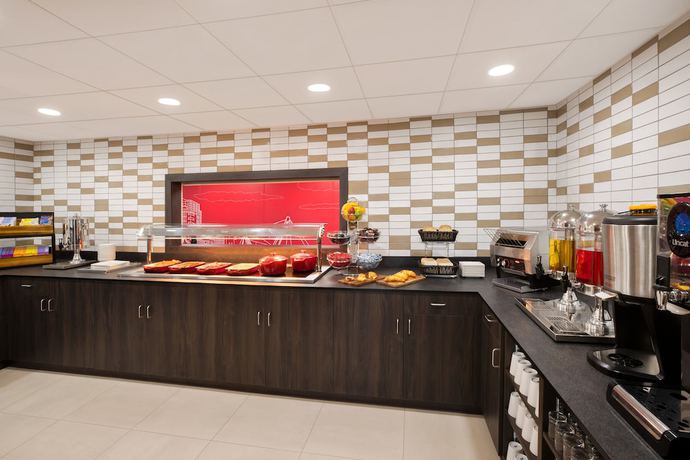 Imagen del bar/restaurante del Hotel Ramada by Wyndham Leeds East. Foto 4