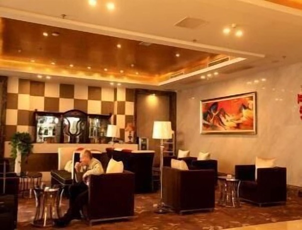Imagen del bar/restaurante del Hotel Ramada by Wyndham Linyi North. Foto 2
