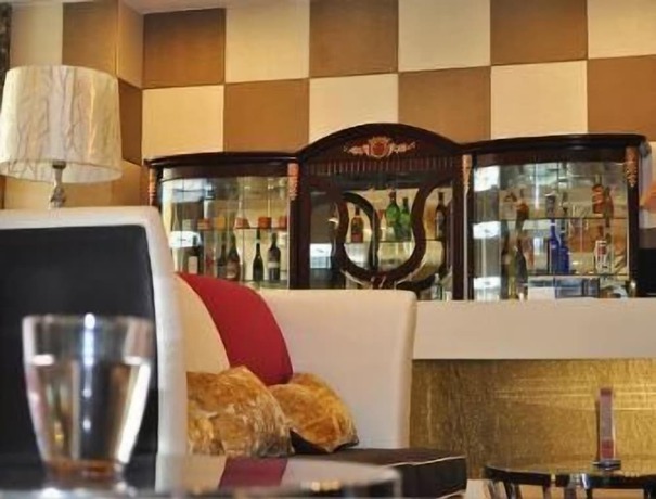 Imagen del bar/restaurante del Hotel Ramada by Wyndham Linyi North. Foto 3