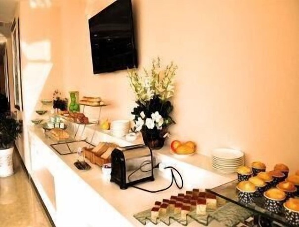 Imagen del bar/restaurante del Hotel Ramada by Wyndham Linyi North. Foto 4