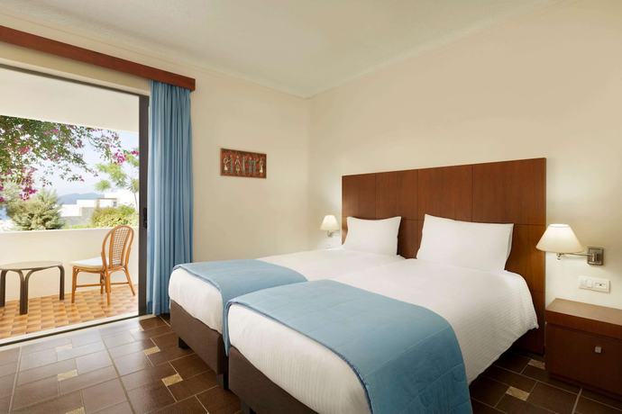 Imagen de la habitación del Hotel Ramada by Wyndham Loutraki Poseidon Resort. Foto 6