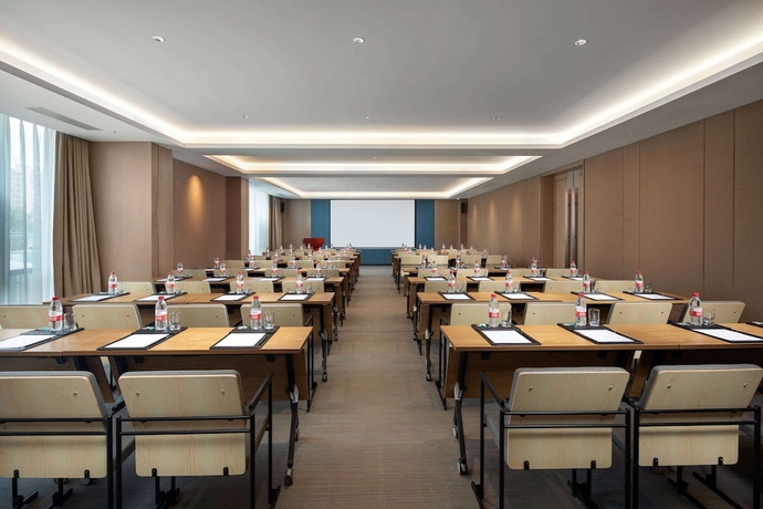 Imagen de los interiores del Hotel Ramada by Wyndham Luoyang Downtown. Foto 15