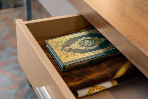 Imagen de la habitación del Hotel Ramada by Wyndham Makkah Zad Al Tayseer. Foto 19