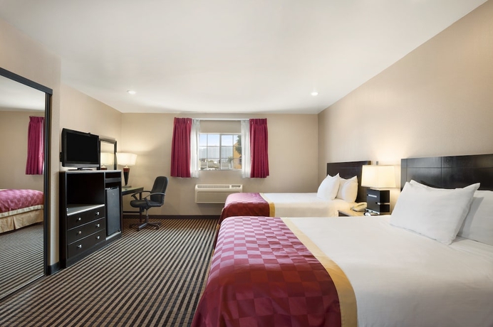 Imagen de la habitación del Hotel Ramada by Wyndham Marina del Rey. Foto 7