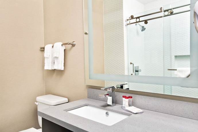 Imagen de la habitación del Hotel Ramada by Wyndham Marina del Rey. Foto 8