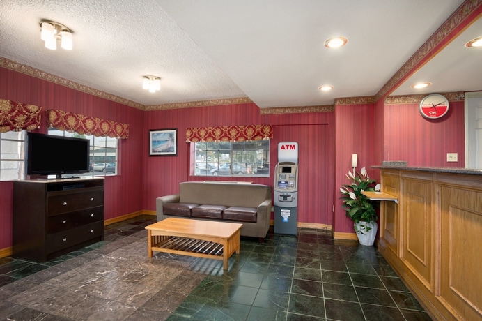 Imagen de los interiores del Hotel Ramada by Wyndham Marina del Rey. Foto 19