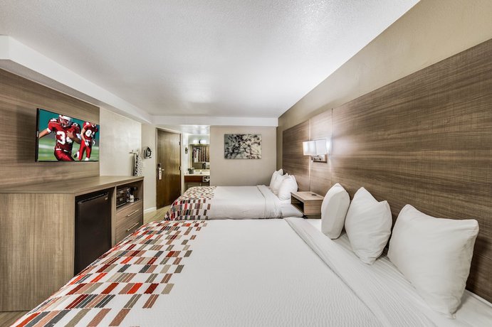 Imagen de la habitación del Hotel Ramada by Wyndham Medford Airport North. Foto 7