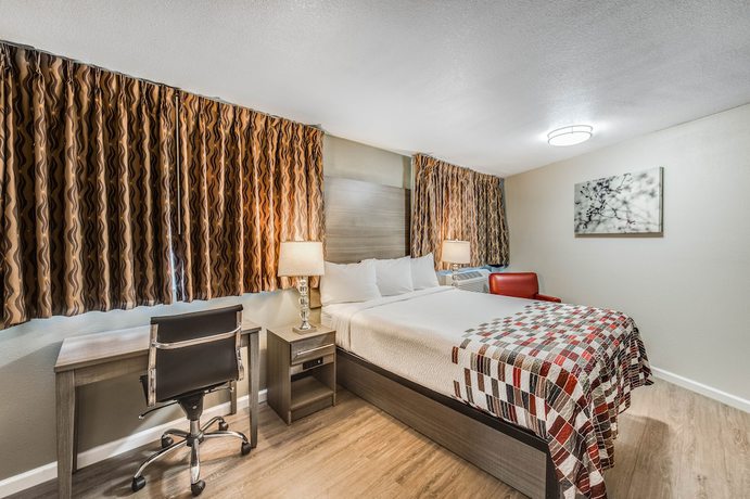 Imagen de la habitación del Hotel Ramada by Wyndham Medford Airport North. Foto 16