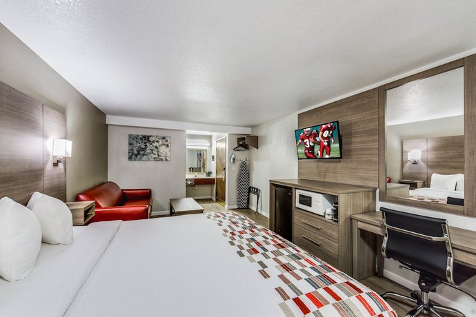 Imagen de la habitación del Hotel Ramada by Wyndham Medford Airport North. Foto 17