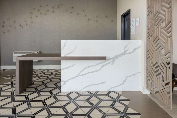 Imagen de los interiores del Hotel Ramada by Wyndham Modesto Yosemite Area. Foto 19