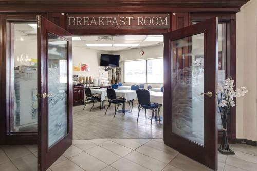 Imagen general del Hotel Ramada by Wyndham Nisku Edmonton Airport. Foto 1