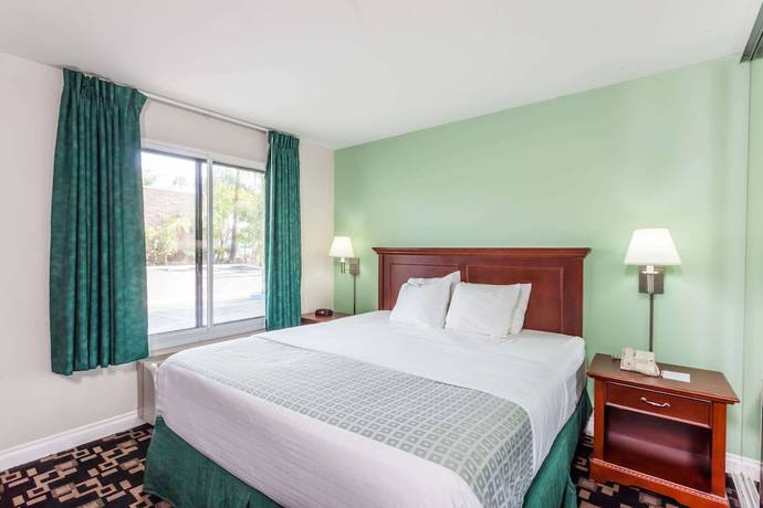 Imagen de la habitación del Hotel Ramada by Wyndham Oceanside. Foto 16