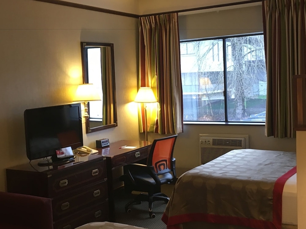 Imagen de la habitación del Hotel Ramada by Wyndham Portland Airport. Foto 11