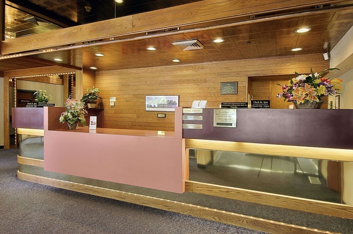 Imagen de los interiores del Hotel Ramada by Wyndham Portland Airport. Foto 18