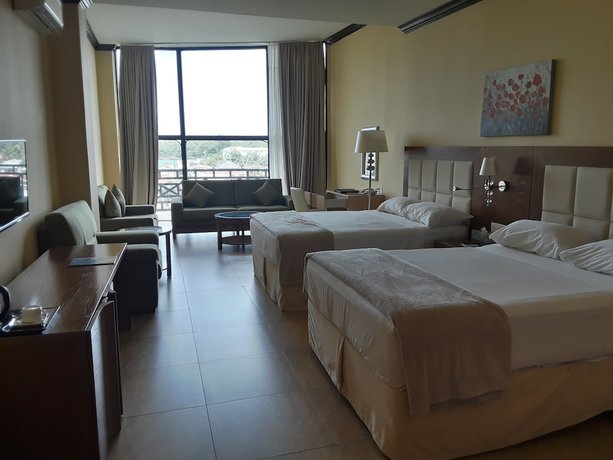 Imagen de la habitación del Hotel Ramada by Wyndham Princess Georgetown. Foto 5