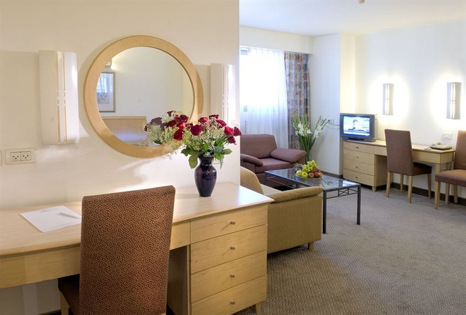 Imagen de los interiores del Hotel Ramada by Wyndham Ramat Gan. Foto 7