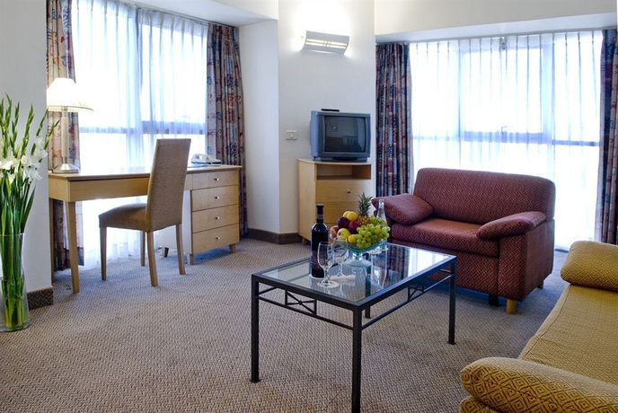 Imagen de los interiores del Hotel Ramada by Wyndham Ramat Gan. Foto 13