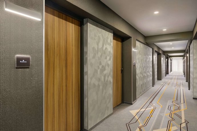 Imagen de los interiores del Hotel Ramada by Wyndham Ramnicu Valcea. Foto 15